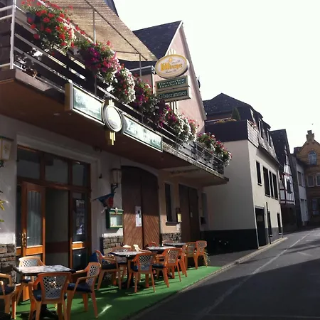Zur Burg Eltz Moselkern