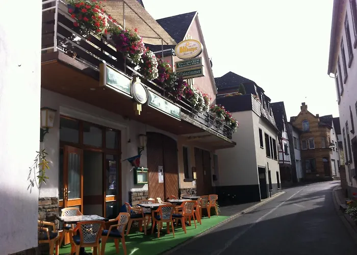 Zur Burg Eltz Moselkern